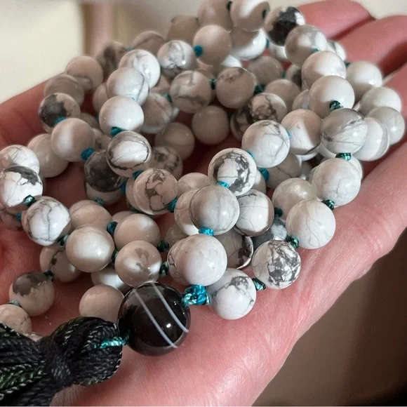 Vintage Y2K Boho Southwestern white howlite banded agate Long Mala Bead Necklace - Picture 6 of 16